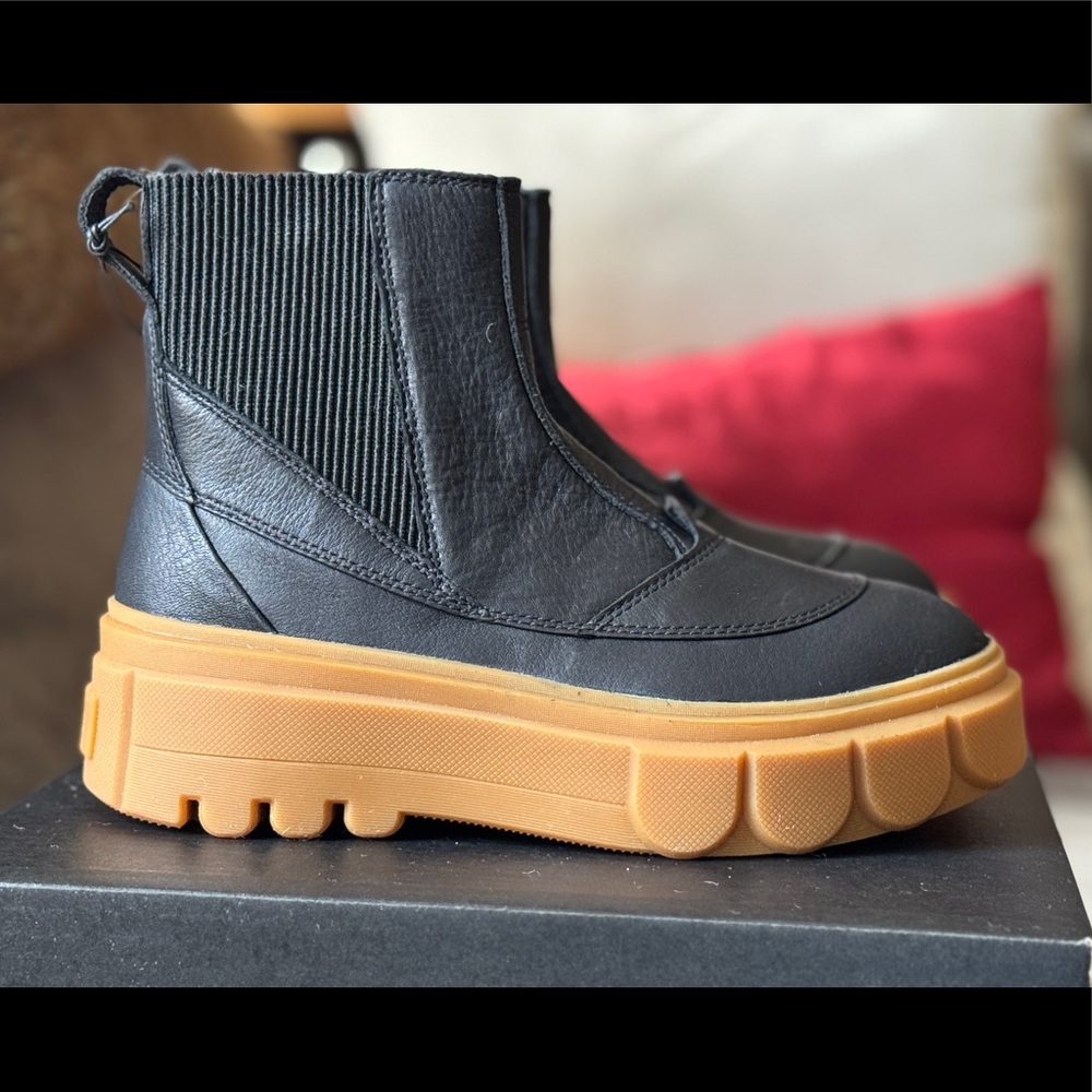 NWT Sorel Waterproof Caribou X Boot Chelsea Sz 8